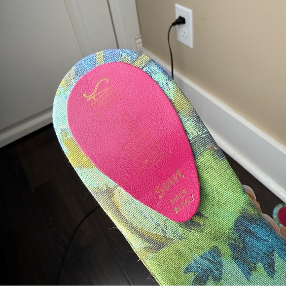 🌿 SAVE THE QUEEN! Italian Graphic Wedge Mule Heels - Picture 8 of 12